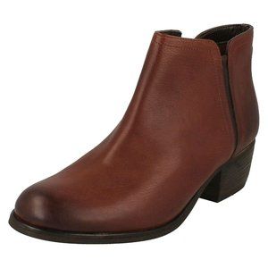 Clarks Maypearl Ramie Leather Western brown Ankle Boot 7.5 NWT